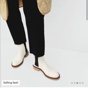 Everlane The Italian Leather Chelsea Boot in Off-White